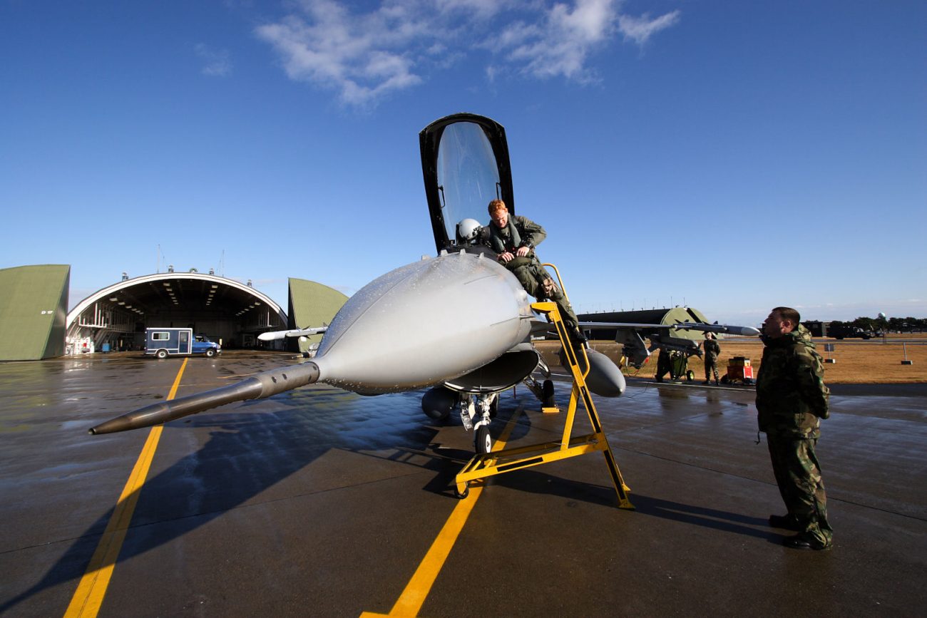 F-16戦闘機の機首から突き出している棒もピトー管だ。
