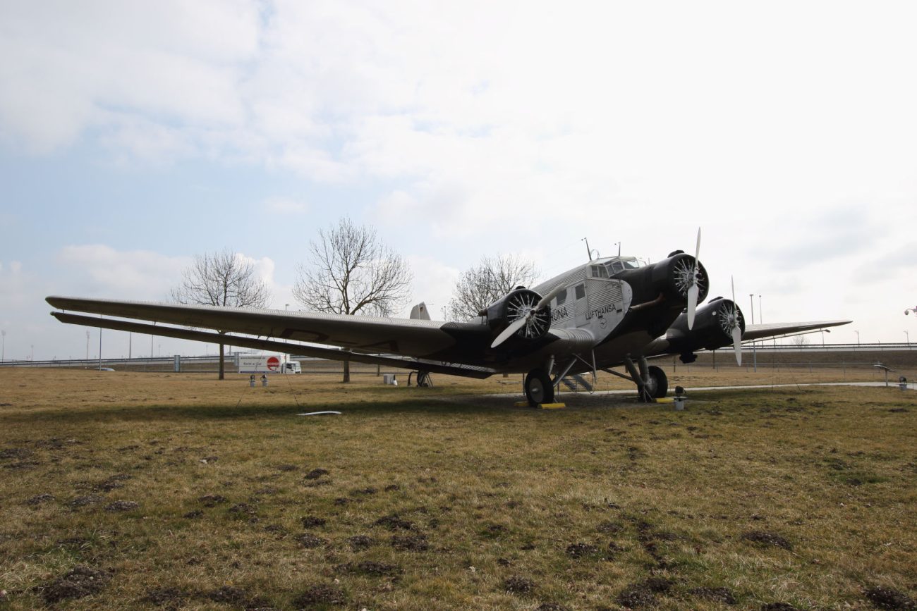 1930年に初飛行したドイツのJu52輸送機は、もともとは機首のエンジン1発のみを装備していたが、両翼にもそれぞれエンジンを追加することで信頼性を高めた。