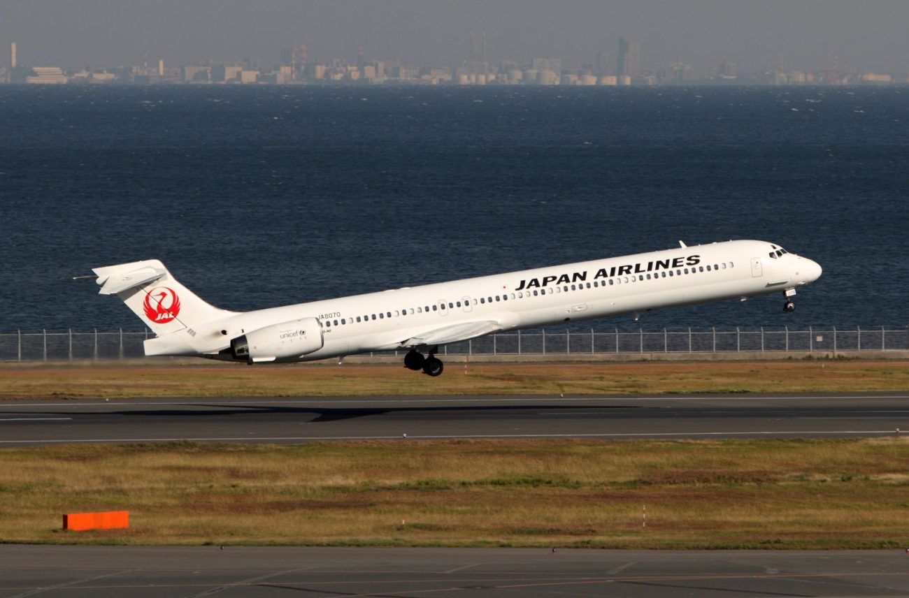 DC-9シリーズ最長のMD-90は、初期型よりも胴体が約1.5倍に伸びて170席を装備。