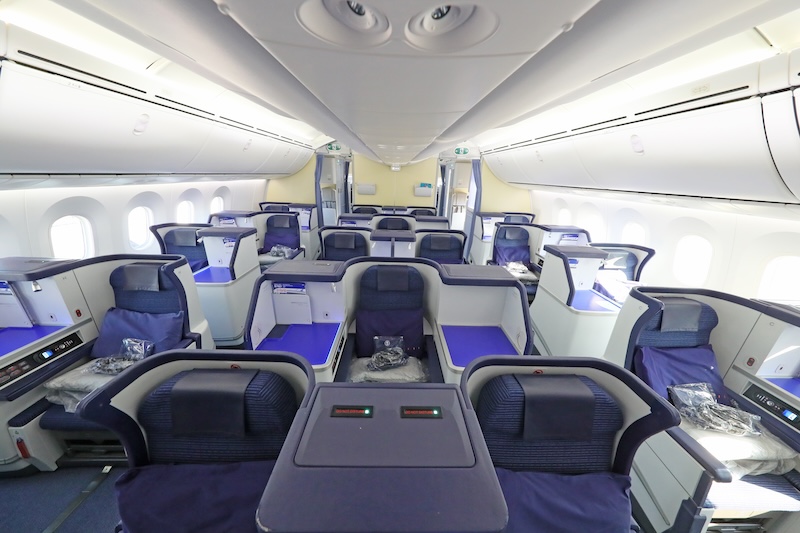 ANA_184_C_cabin