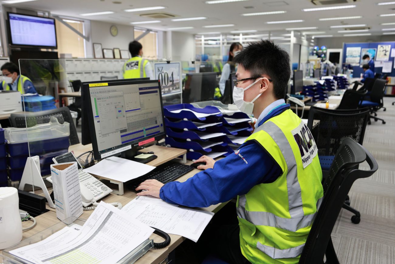 航空会社には専門のロードプランナーがおり、W&Bの規定を満たすように搭載計画をたて、重心位置を計算している。