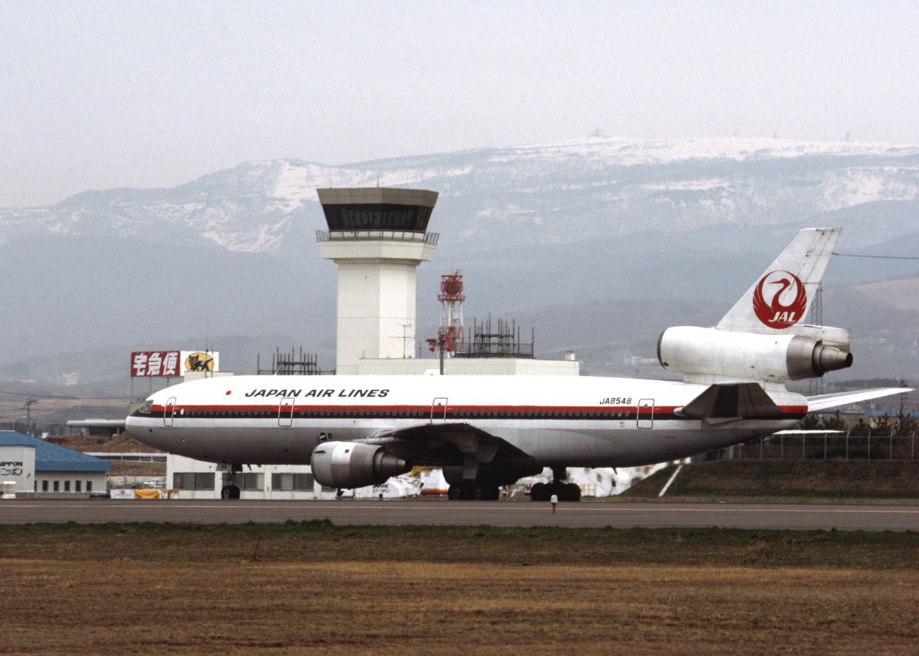 中央エンジンを垂直尾翼につけたため他機同様にAPUを装備できたはずのDC-10も、その排気口は見えない。