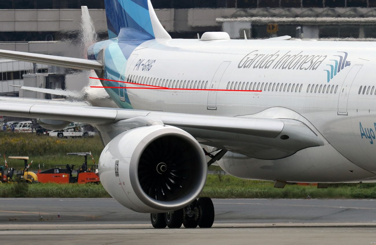 LD-3を2列に搭載するために、客室後部の床を上げているA330。