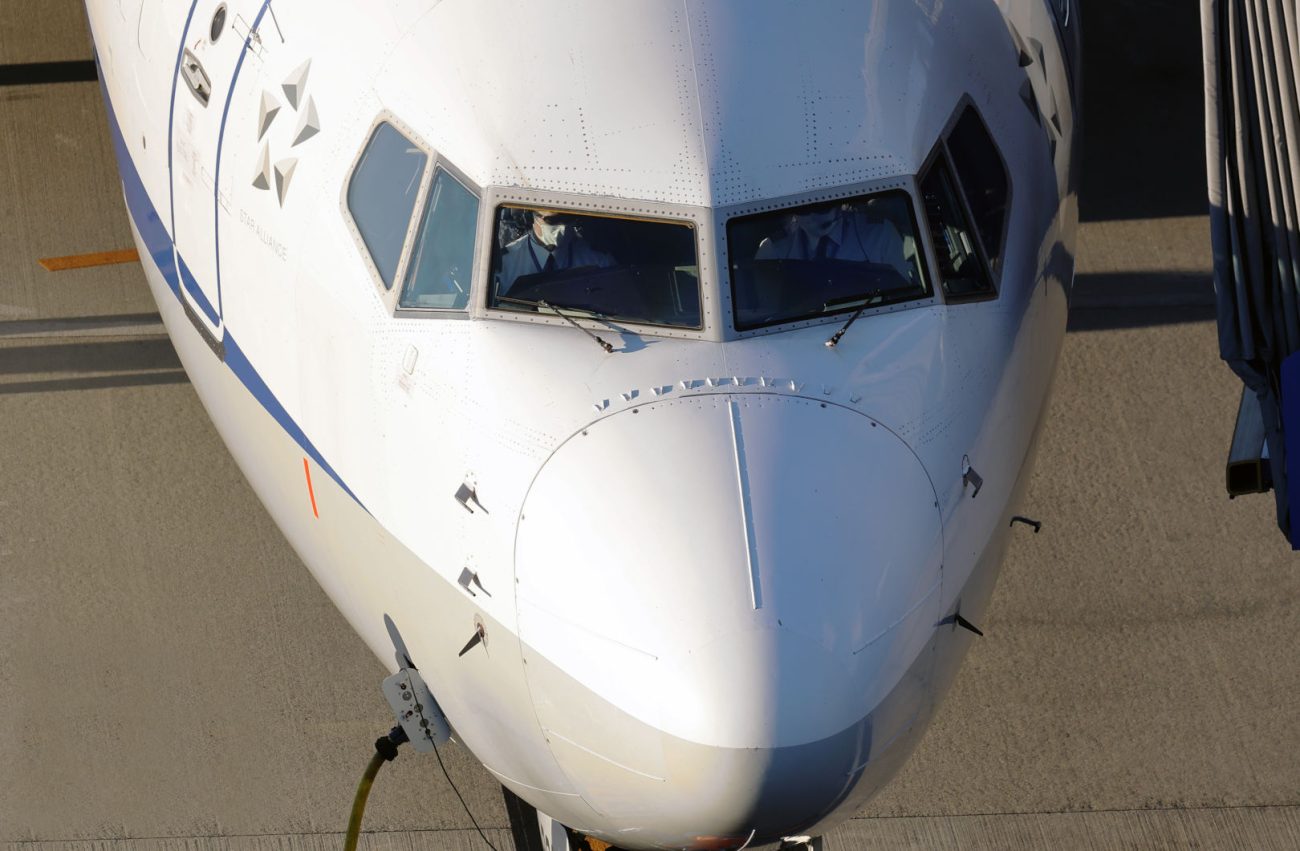 ボーイングは707から737まで、同じ形の機首や窓とした。
