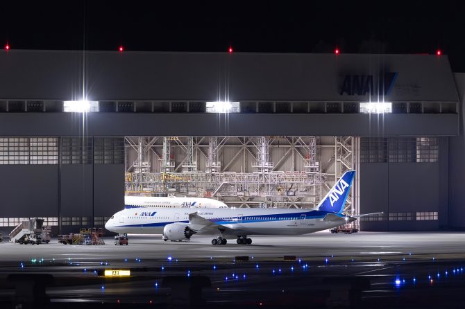 Aviation ANA B787-10 JA981A 1/400 スタンド付（ANA 787-10の