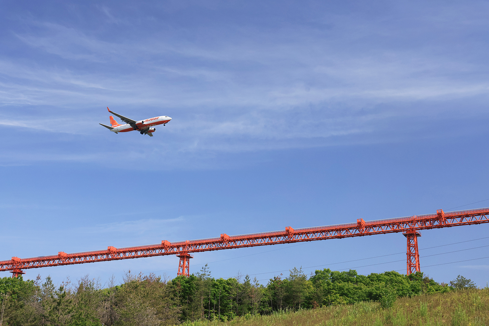 こちらは広島空港で撮影したカット。到着便はRWY28を使用していたが、チェジュ航空だけRWY10をリクエスト。便数が少ない地方空港ではこうしたシーンが多く、エアバンドを聴いていたからこそ、限りあるチャンスをモノにできた。