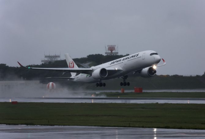 旅客機は、天候に関わりなく計器飛行方式で飛ぶことになっている。