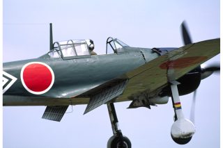 空母艦載機として開発された零戦もスプリットフラップを装備していた。