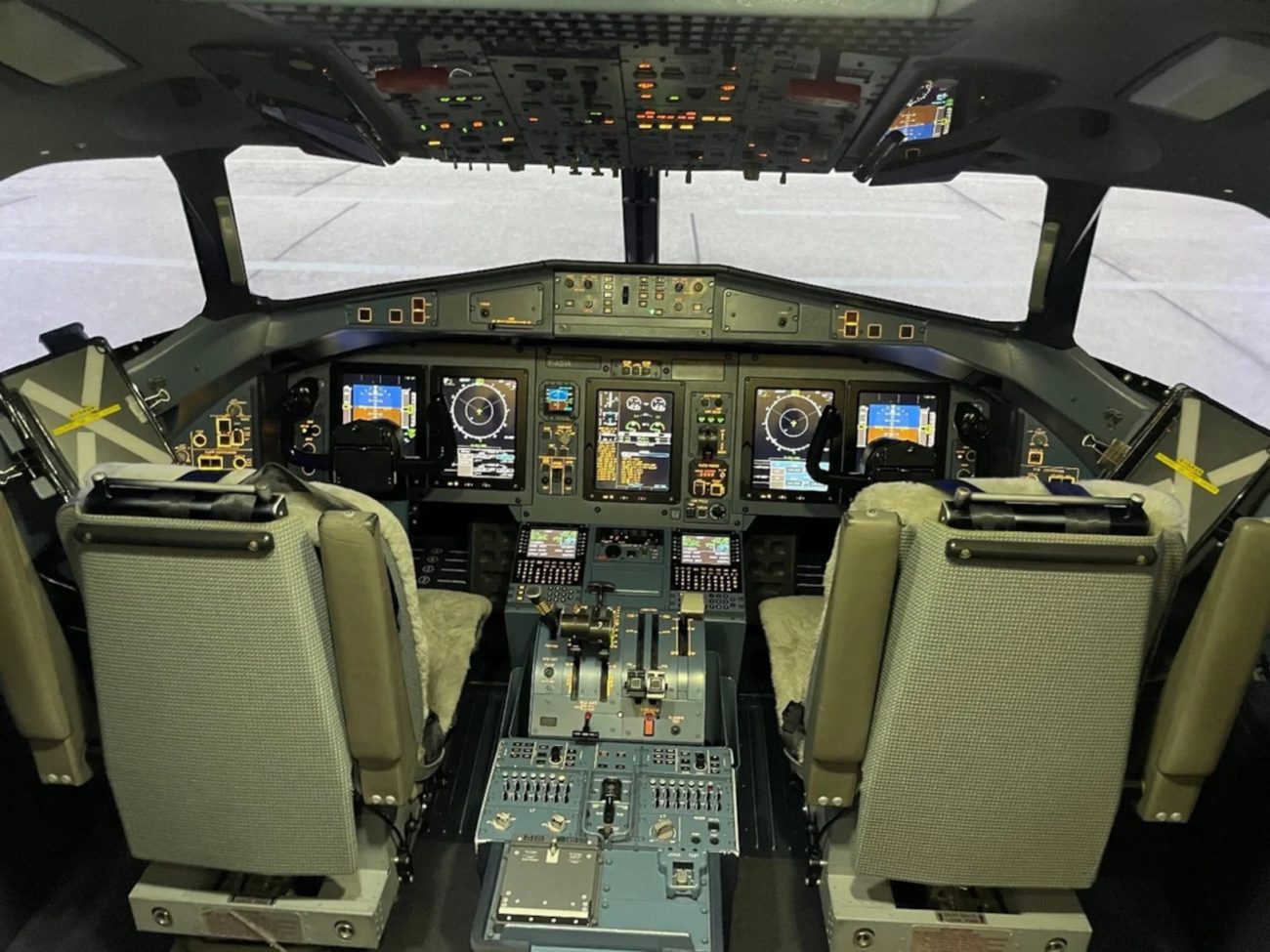 「Ansett Aviation Asia社」の ATRシミュレーターを利用した訓練を実施。