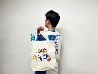 AIRDOの「ベア・ドゥ」と、北海道日本ハムファイターズの「フレップ・ザ・フォックス」がともに声援を送る特別なデザイン。