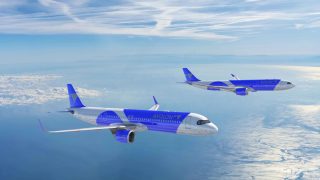アボロンのカラーをまとったA321neo（手前）とA330-900（奥）。