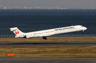 DC-9シリーズ最長のMD-90は、初期型よりも胴体が約1.5倍に伸びて170席を装備。
