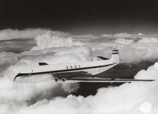世界初のジェット旅客機として華々しく登場したイギリスのコメット1。
