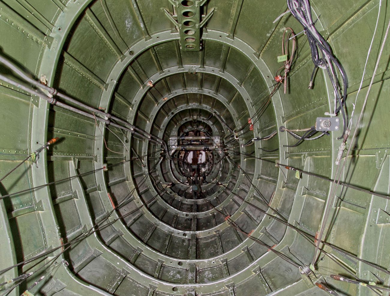 セミモノコック構造は古い戦闘機(画像は零戦五二型)でも一般的だったが、フェイルセーフという考え方は戦後の旅客機で本格的に採り入れられるようになった。