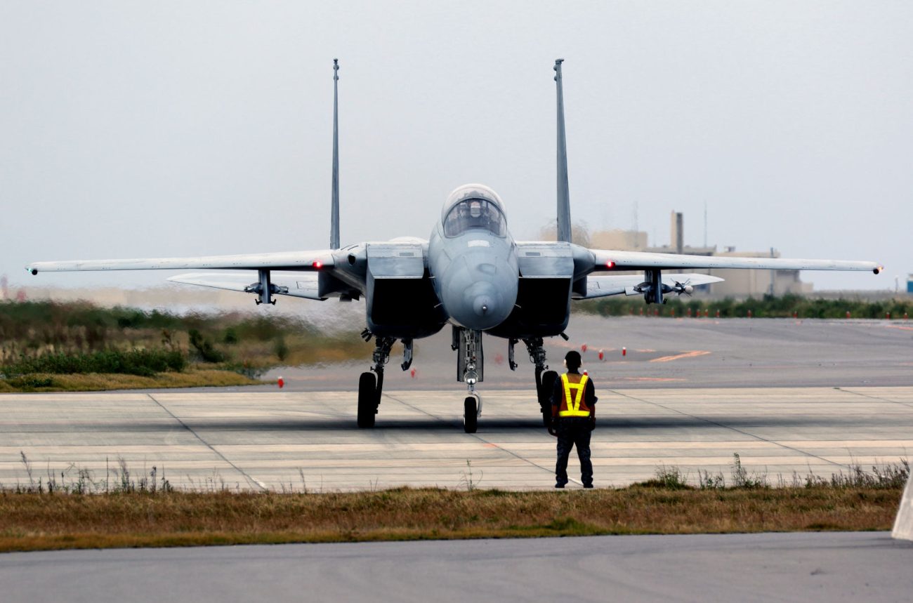 戦闘機でも過度な安定性は運動性を低下させることになる。
