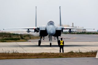 戦闘機でも過度な安定性は運動性を低下させることになる。