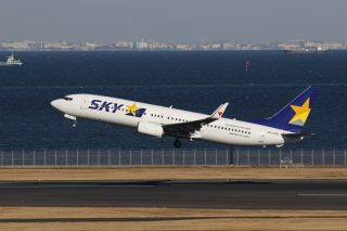 旅客機の重心は主脚のやや前方にある。