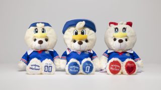 写真左から、マリノスケ、マリノス君、マリン。