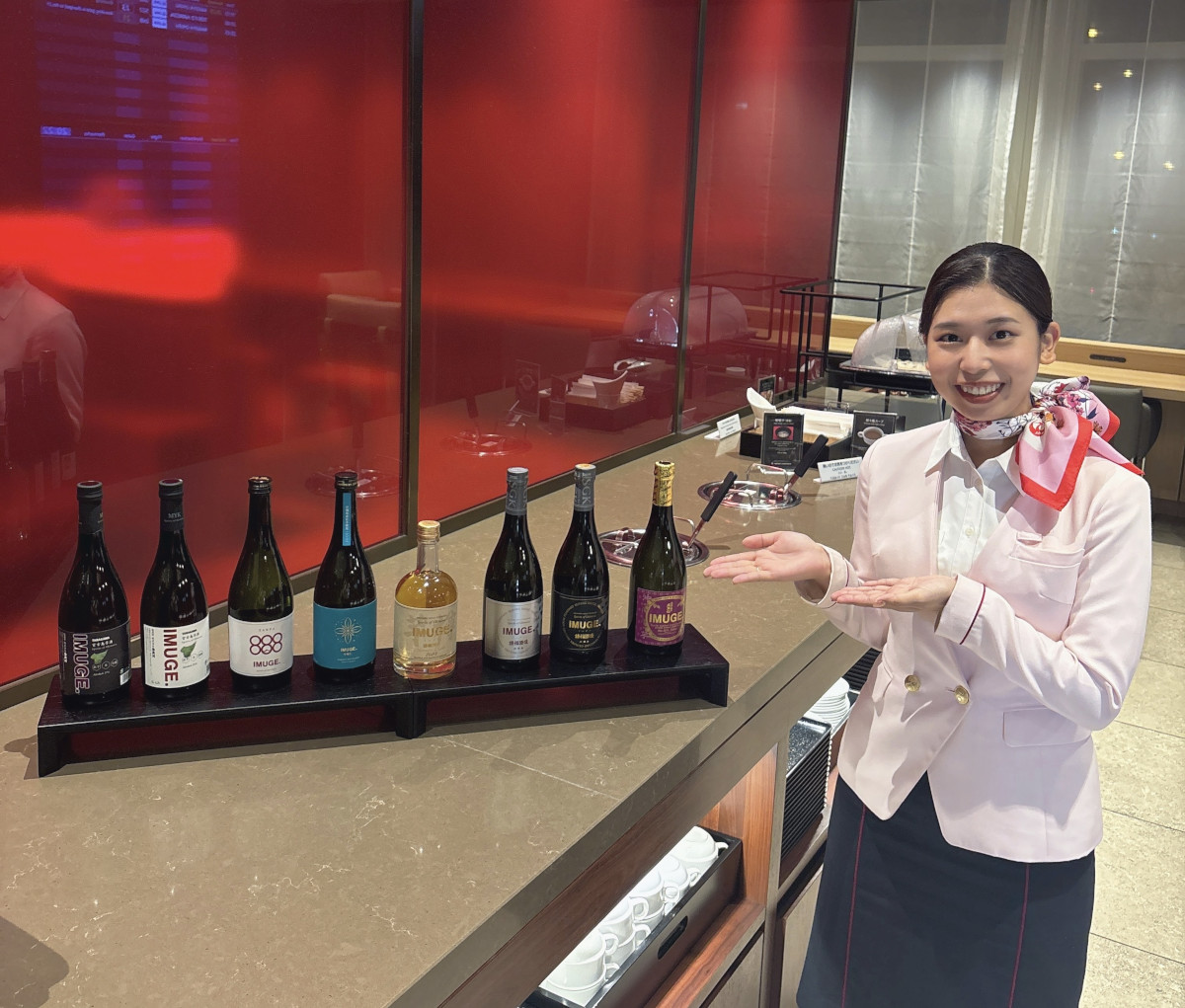 沖縄県産の伝統酒「IMUGE.」を那覇空港国内線ラウンジで提供開始。
