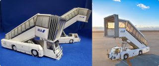 ＜左：第1弾のパッセンジャーステップ、右：実際の車両＞