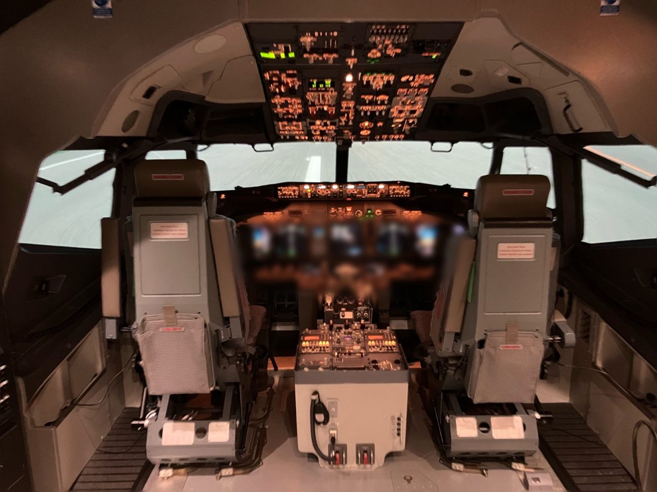 コックピット環境まで忠実に再現。