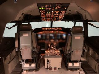 コックピット環境まで忠実に再現。