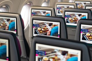 高品質のディスプレイとオーディオにこだわり、完全没入型の体験を提供。