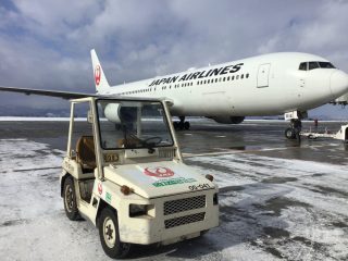 旭川空港にて、道内の地方空港初となる「B100燃料」の使用を開始した。