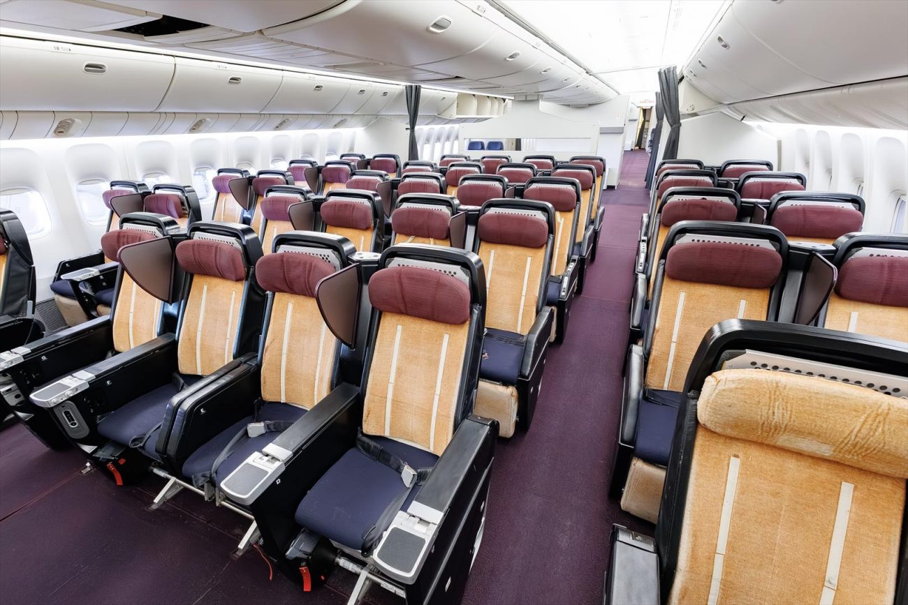 塗装も機内もすっきりした、元「oneworld」のトリプルセブン。羽田で