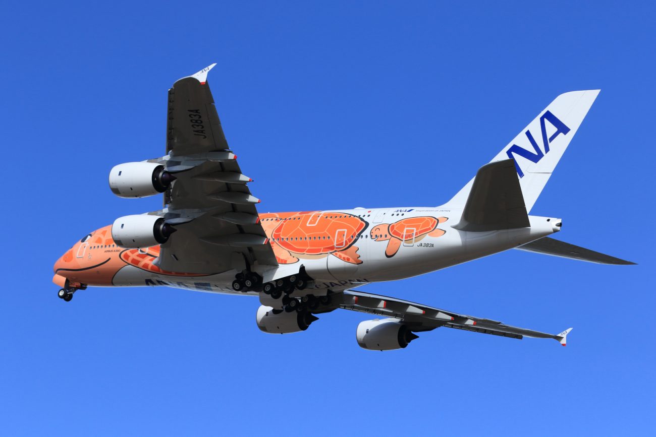 A380は主翼や尾翼内などに燃料タンクがあり、最大で32万リットルの燃料を搭載できる。