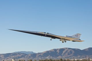 NASAの低ソニックブーム研究のために作られたロッキーと・マーチンX-59実験機。