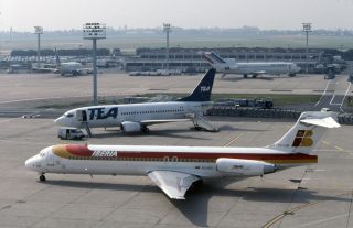 150席級のマーケットで覇を競ったDC-9（MD-87）と737は、それぞれのエンジン装備方式の優越性を象徴するライバル同士でもあった。