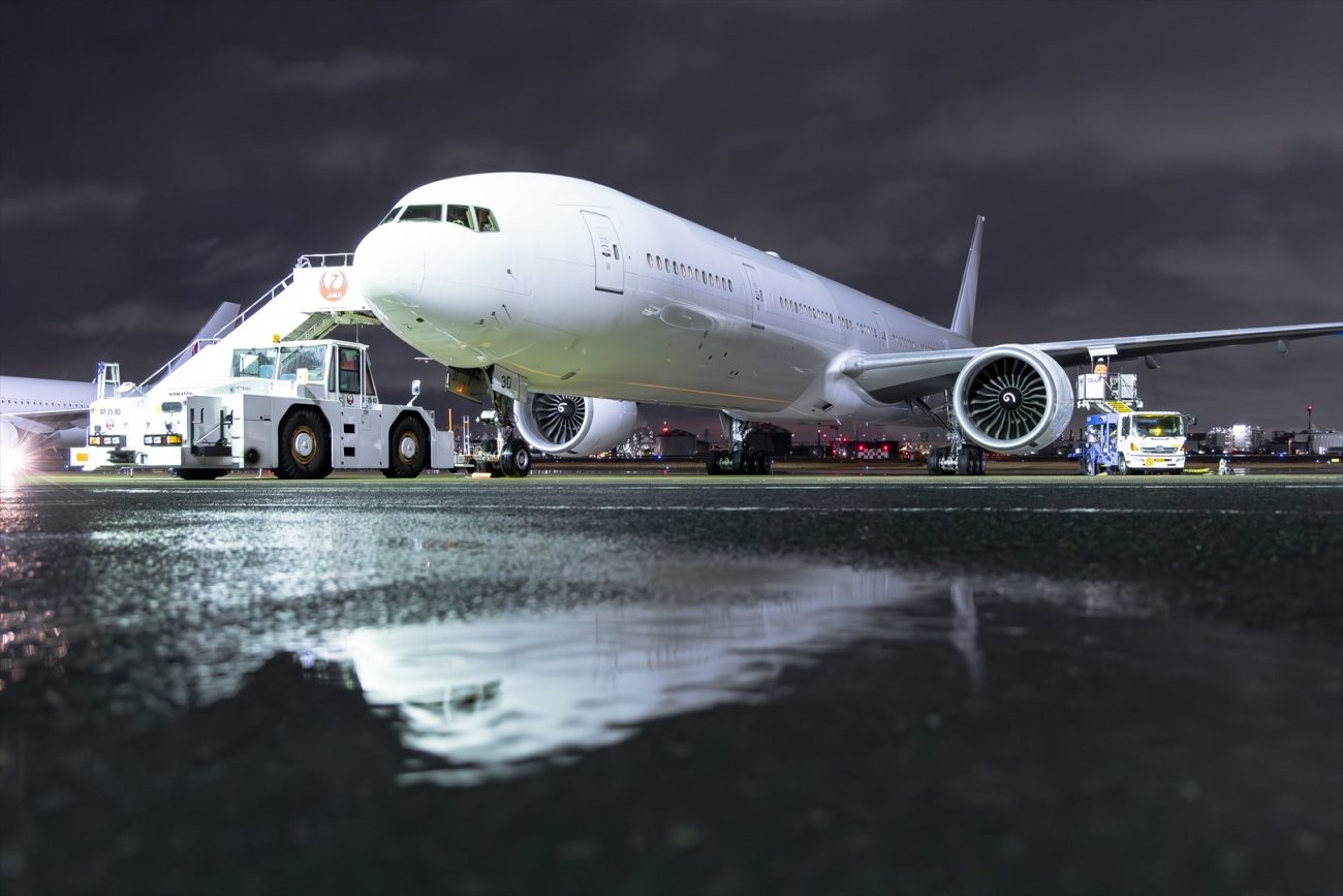 JALの777-300ER、元oneworld塗装「JA732J」が離日。社員に見送られ売却