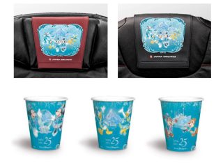 特別塗装機に装備されたヘッドレストカバーと特別デザインの紙コップ