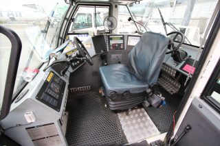 トーバーレス車の運転席。